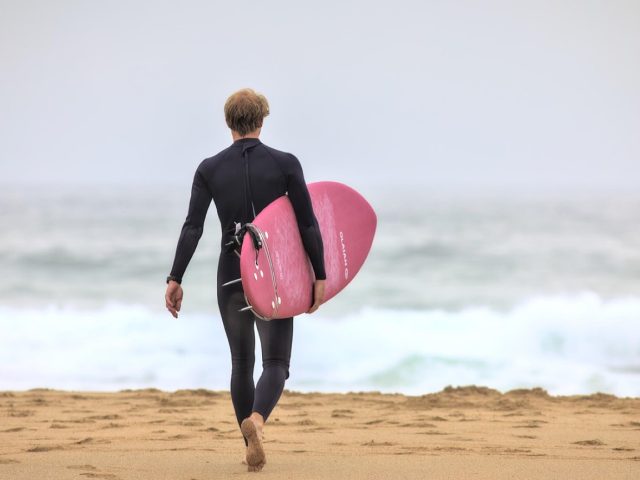 Leash pour paddle et surf sur lac : coiled ou straight