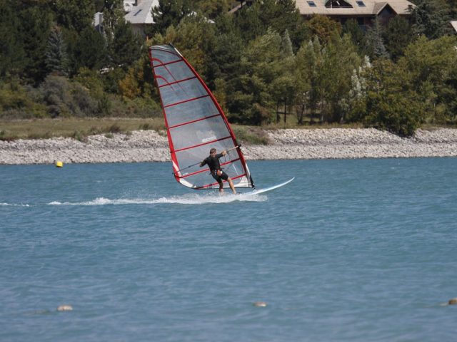 Mystic ou DaKine : quel harnais pour windsurf sur lac