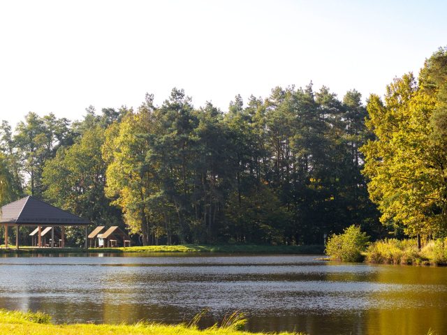 Le Lac du Bel Air à Priziac, destination estivale prisée