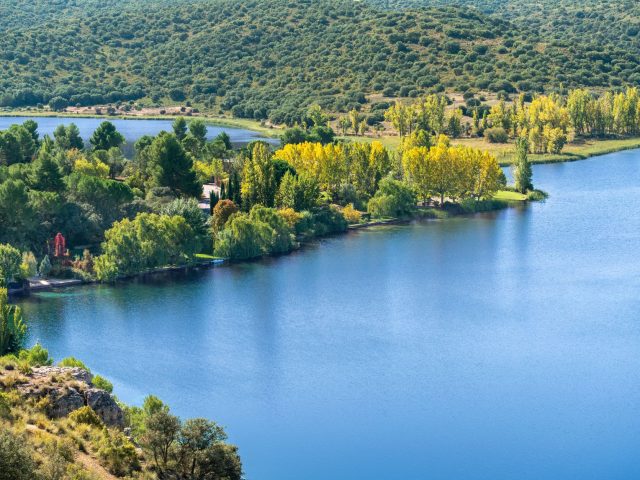 Comment la liaison entre Pont-et-Massène et le lac transforme vos escapades lacustres