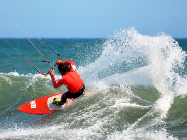 Virages et équilibre en surf de lac : principes et gestes utiles